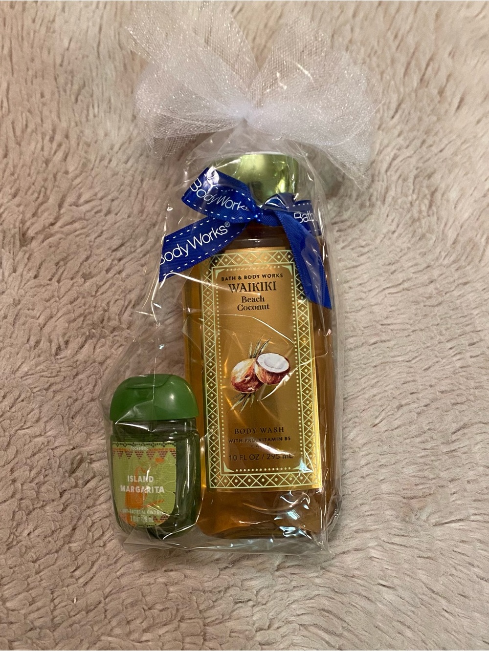Bath & Body Works Waikiki Beach Coconut Body Wash Sanitizer Gift Set